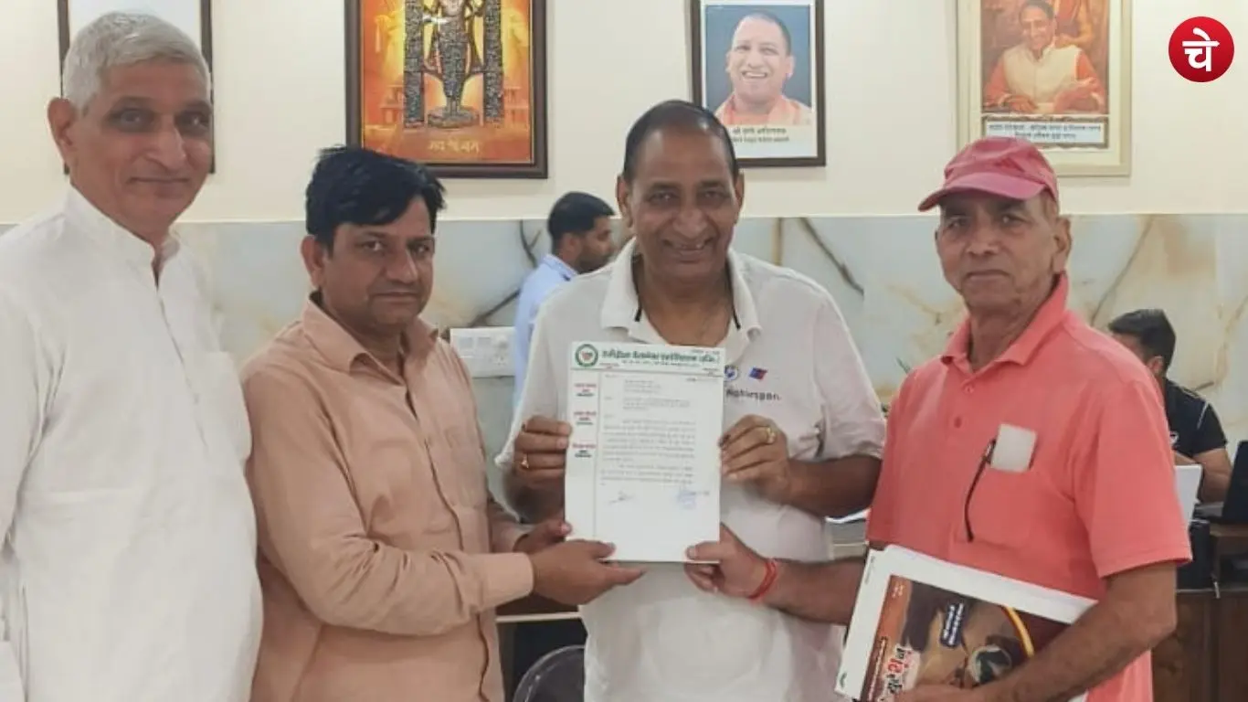 A memorandum was submitted to MLA Tejpal Nagar, requesting the installation of play equipment in parks and the construction of a service road in Greater Noida Gamma-2 sector
